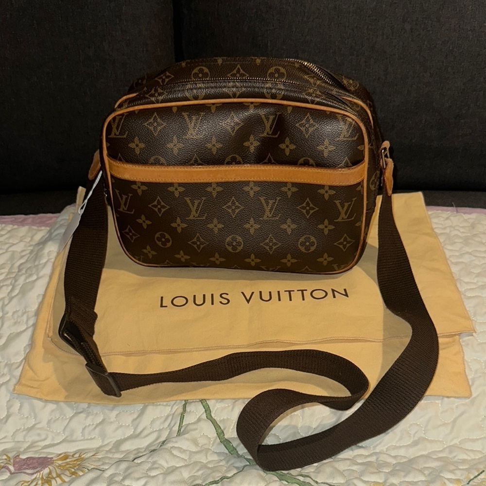Louis Vuitton Brown Monogram Messenger Bag
Reporter.